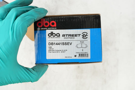 DBA 11-14 Chrysler 200 Front Street Series Brake Pads - Graveyard Performance