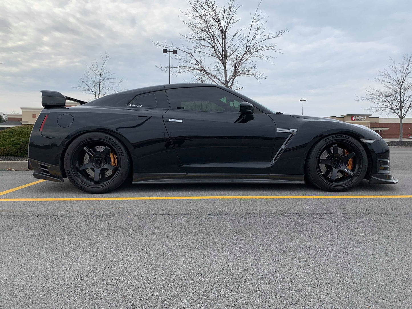 Rexpeed R35 GTR Z Style Carbon Side Skirts