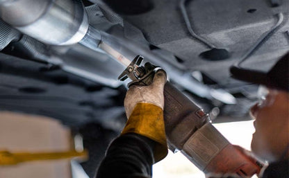 MagnaFlow California Converter Direct Fit 02-06 Acura RSX L4 2.0L / 02-05 Honda Civic L4 2.0L - Graveyard Performance