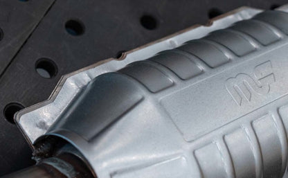 MagnaFlow Conv Univ 2.25 Angled Inlet - Graveyard Performance